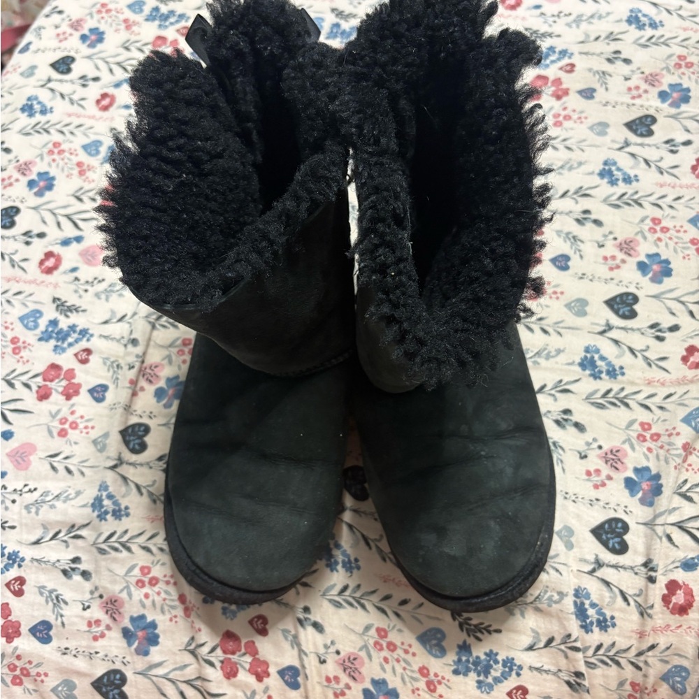 Black Bailey bow uggs